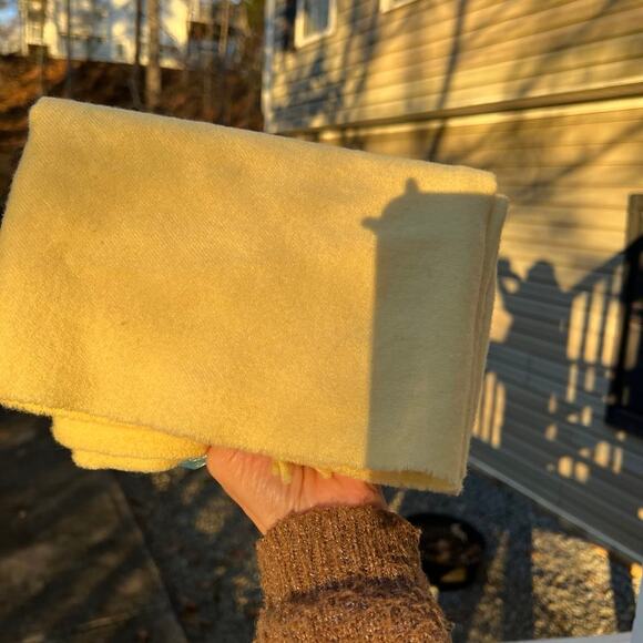 Reine Schurwolle Yellow Wool Scarf Length 62" Width 11.5" Fringe 2" - Picture 11 of 11